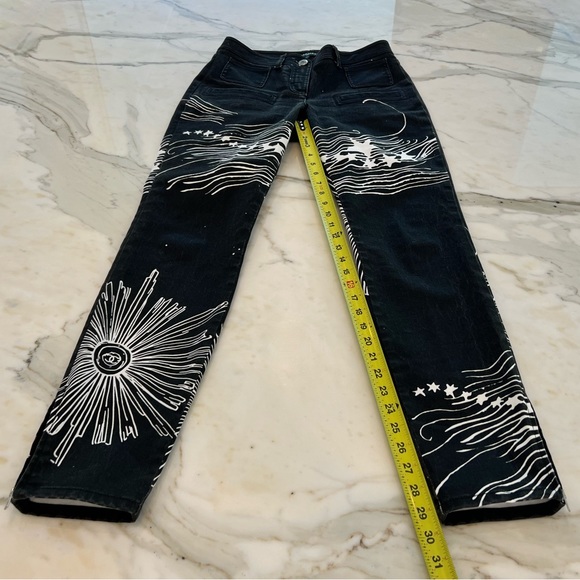 CHANEL 22C RUNWAY BLACK WHITE CC STAR PRINT JEANS SIZE FR 38 / US 6 - Picture 15 of 17